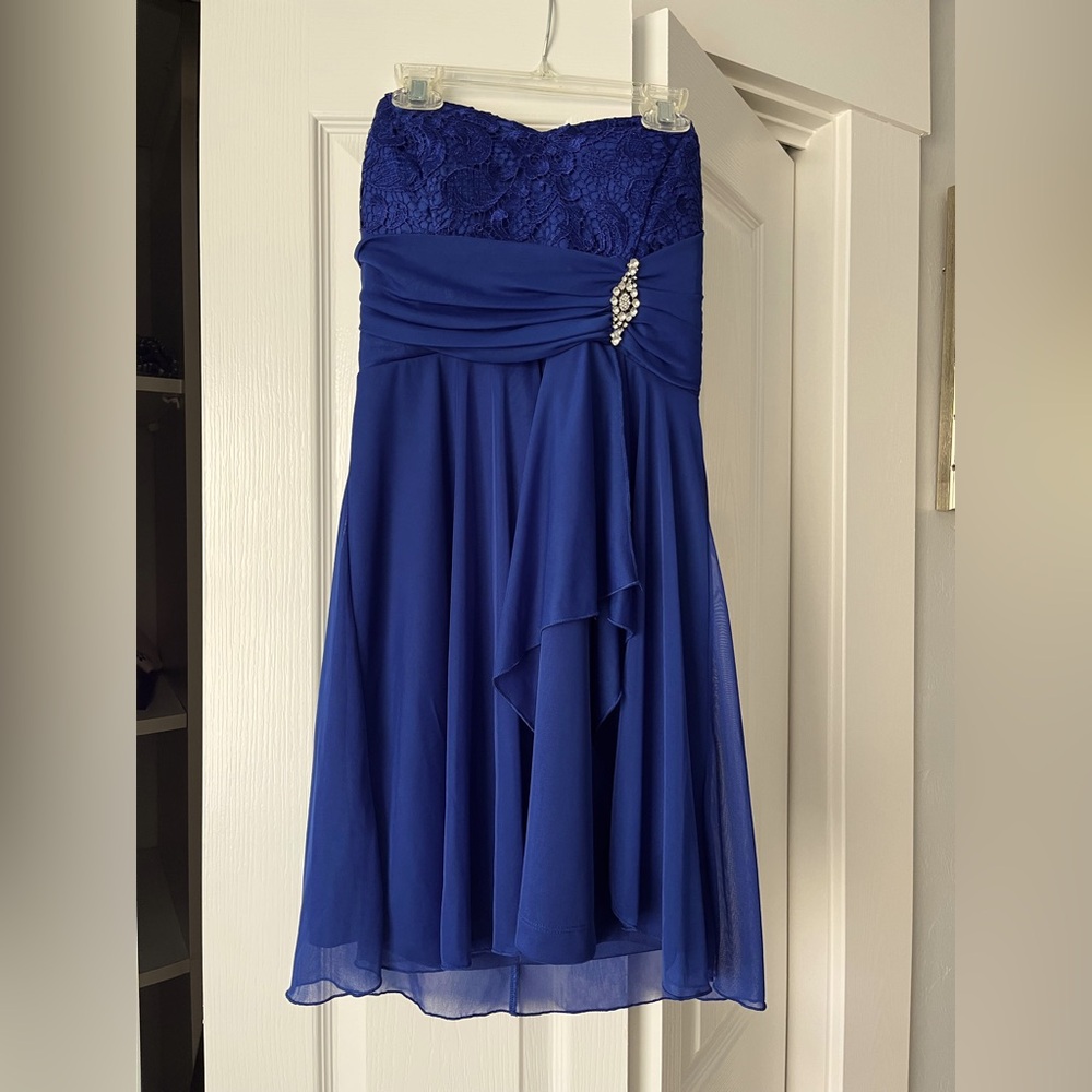 Beautiful Blue Short Formal Strapless Dress, Size 7